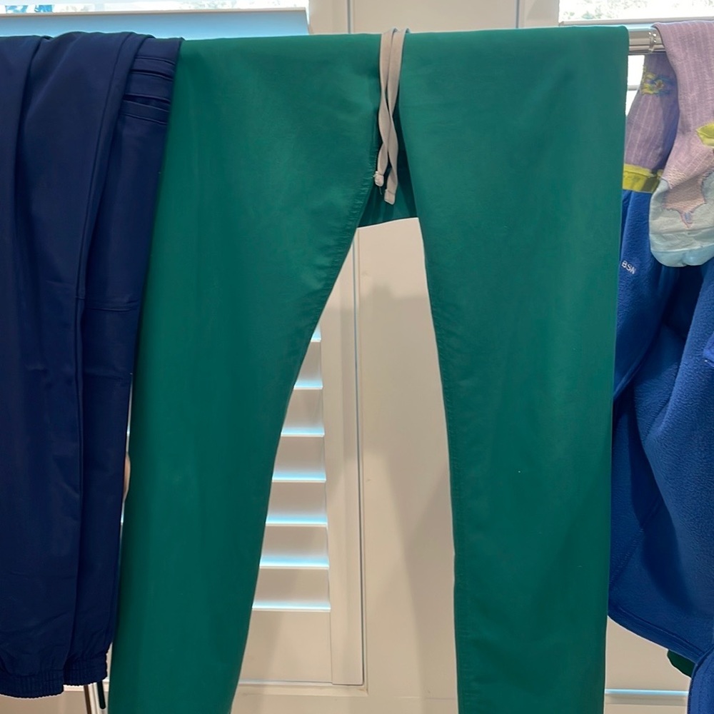 Hunter green Small TALL FIGS pants